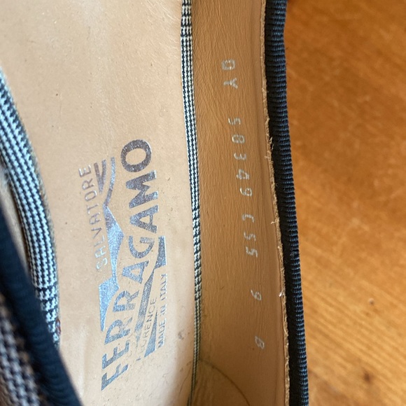 Ferragamo black & white plaid with plexiglass heel & bow detail - Picture 8 of 11